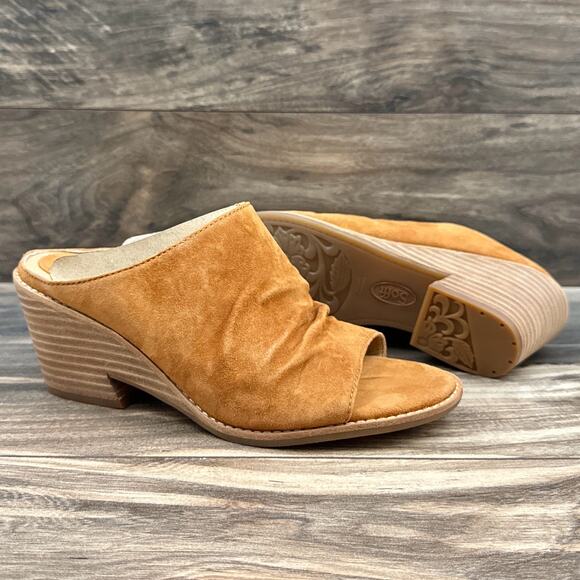 NIB Sofft Strathmore 8.5M Italian Suede Wedge Ruched Open Toe Slide Sandals - Picture 3 of 9